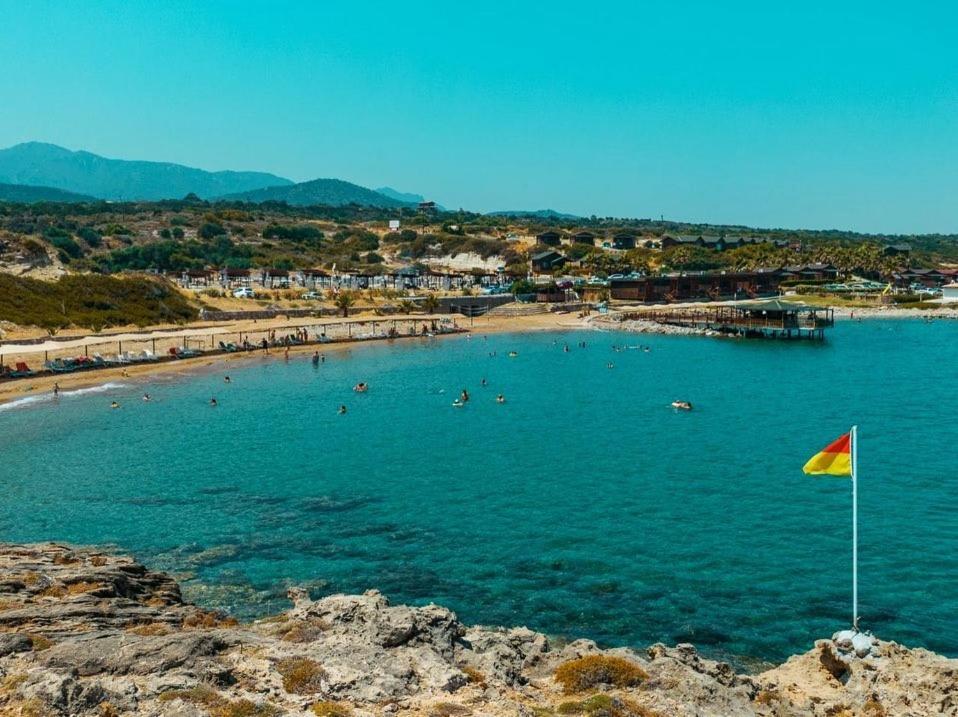 Zambak Holiday Village & Restaurant Superb Seafront Location ! Agios Georgios  Экстерьер фото